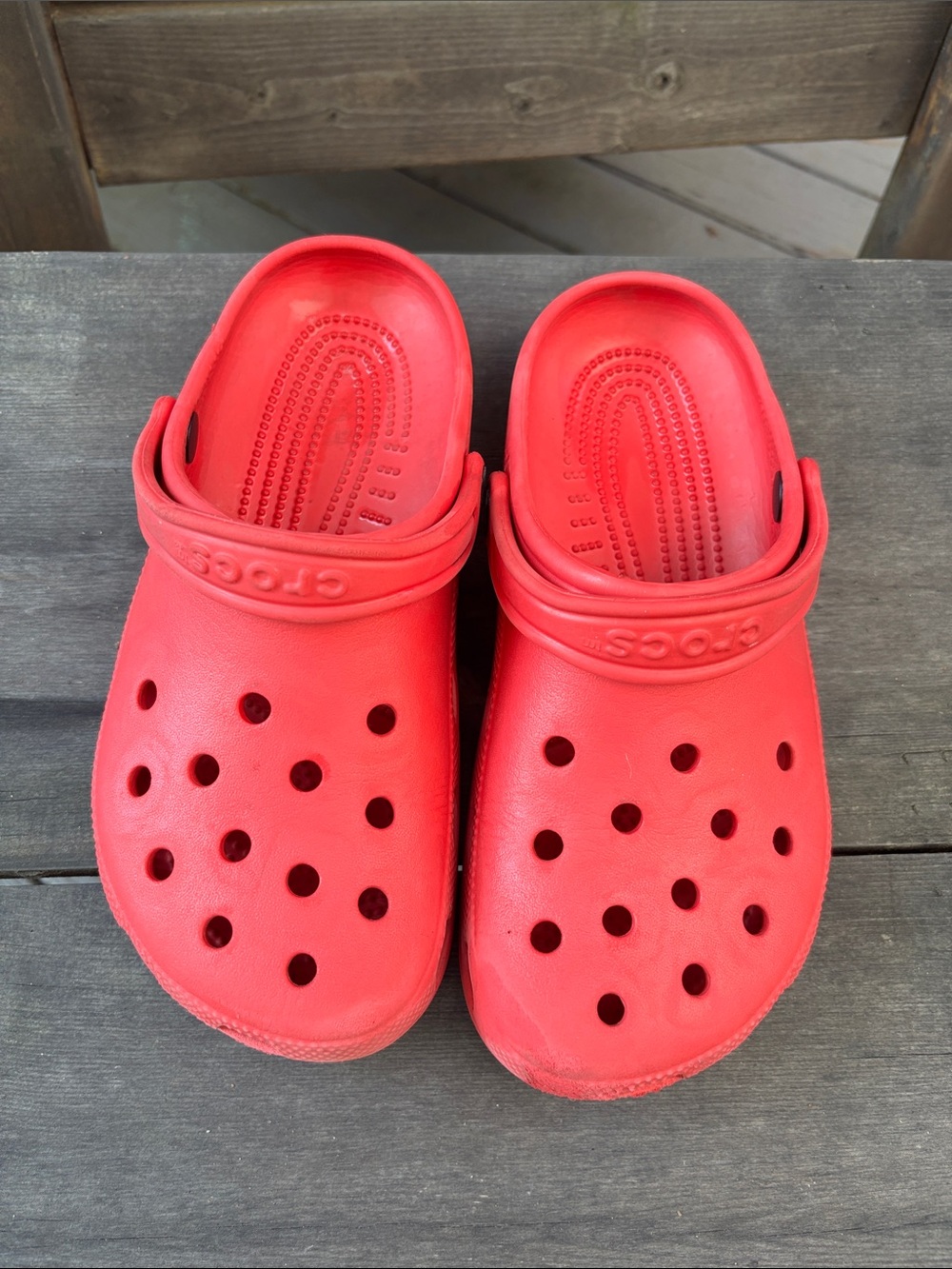 CROCS Big Kids Classic Clog in Bright Red